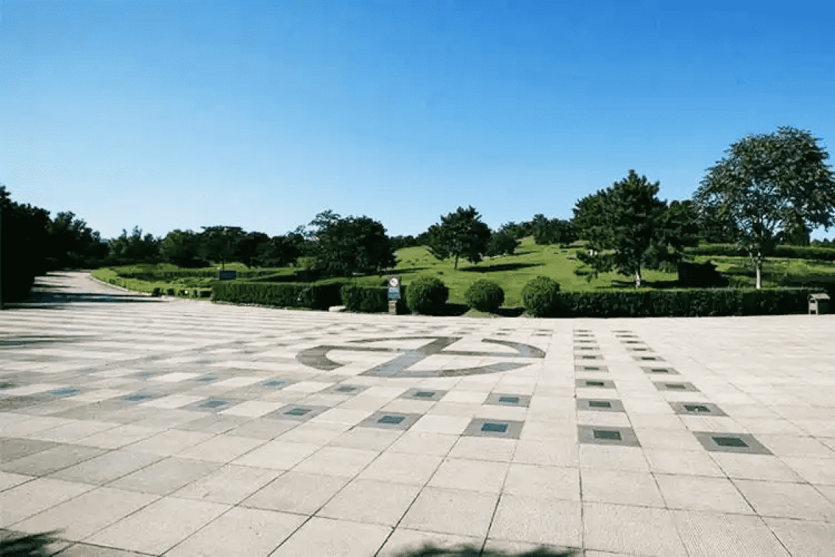 易县华龙皇家陵园园区环境图
